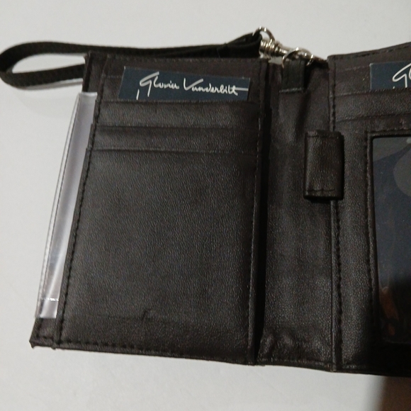 NWOT Gloria Vanderbilt Dark Brown Wristlet - Picture 2 of 12